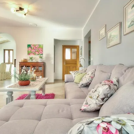 Moira 招待所 Tar-Vabriga