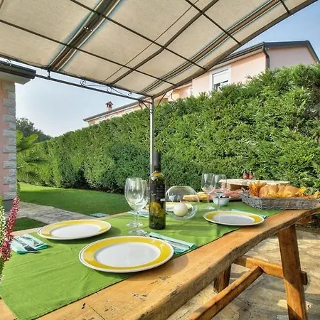 Moira Guest house *
